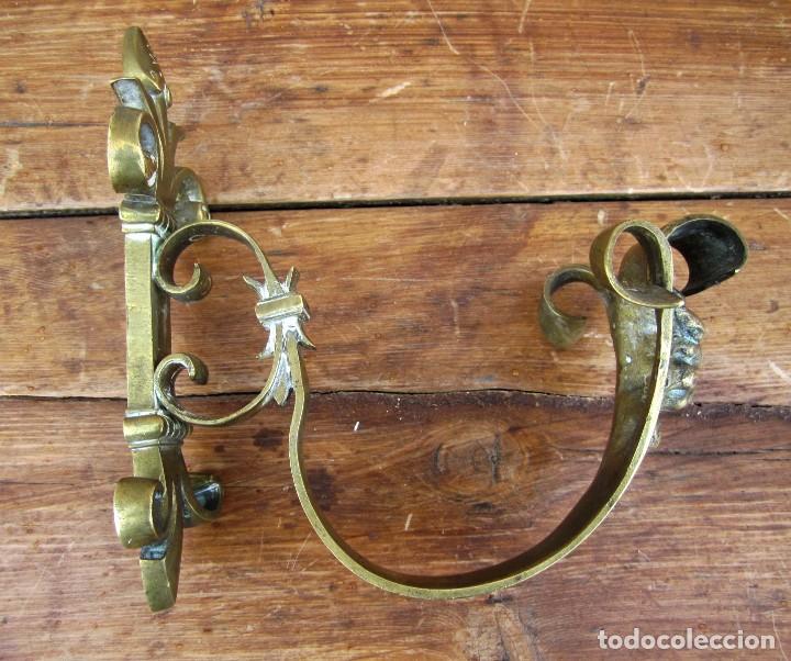 Antig&uuml;edades: Percha de bronce, Leon y Flor de Lis SXIX, - Foto 6
