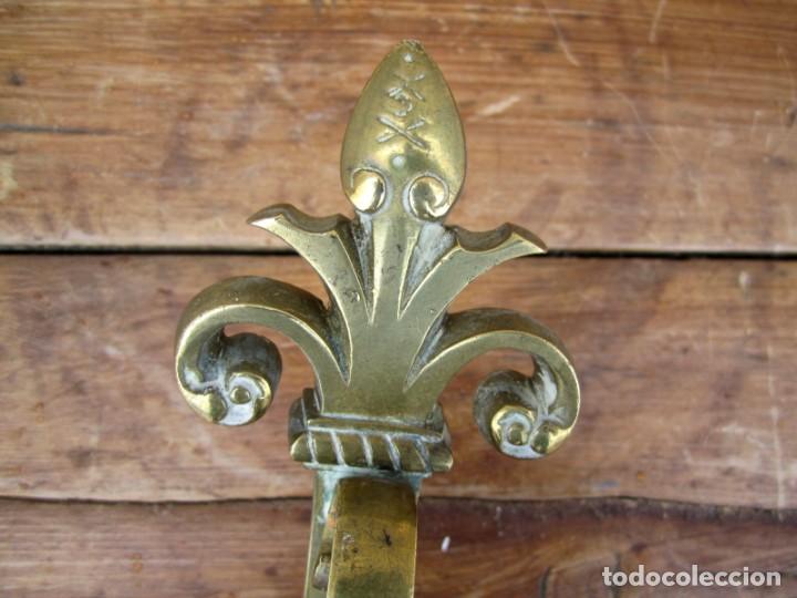 Antig&uuml;edades: Percha de bronce, Leon y Flor de Lis SXIX, - Foto 8