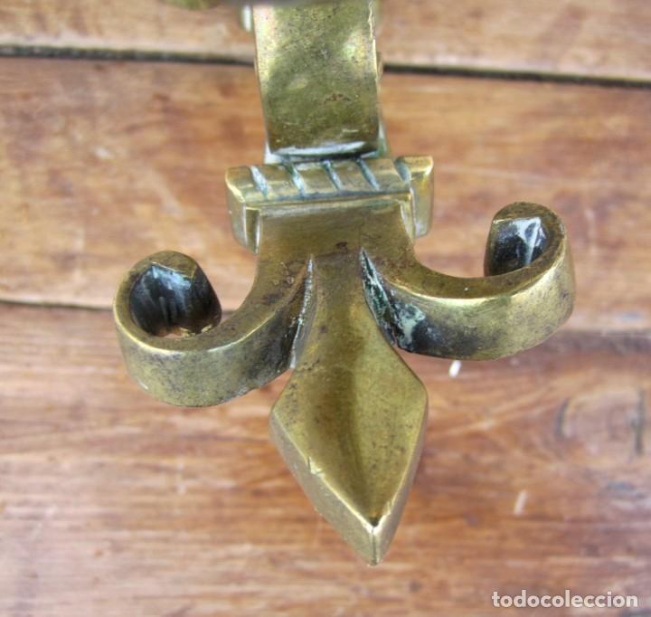 Antig&uuml;edades: Percha de bronce, Leon y Flor de Lis SXIX, - Foto 9