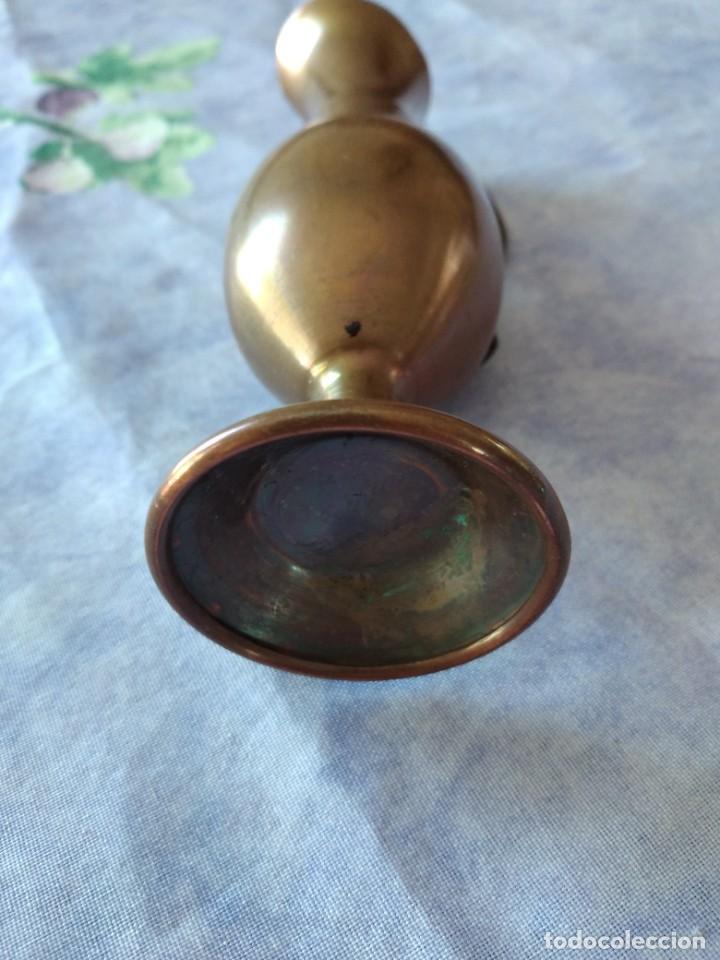 Antig&uuml;edades: Peque&ntilde;o florero de cobre con asa. - Foto 5