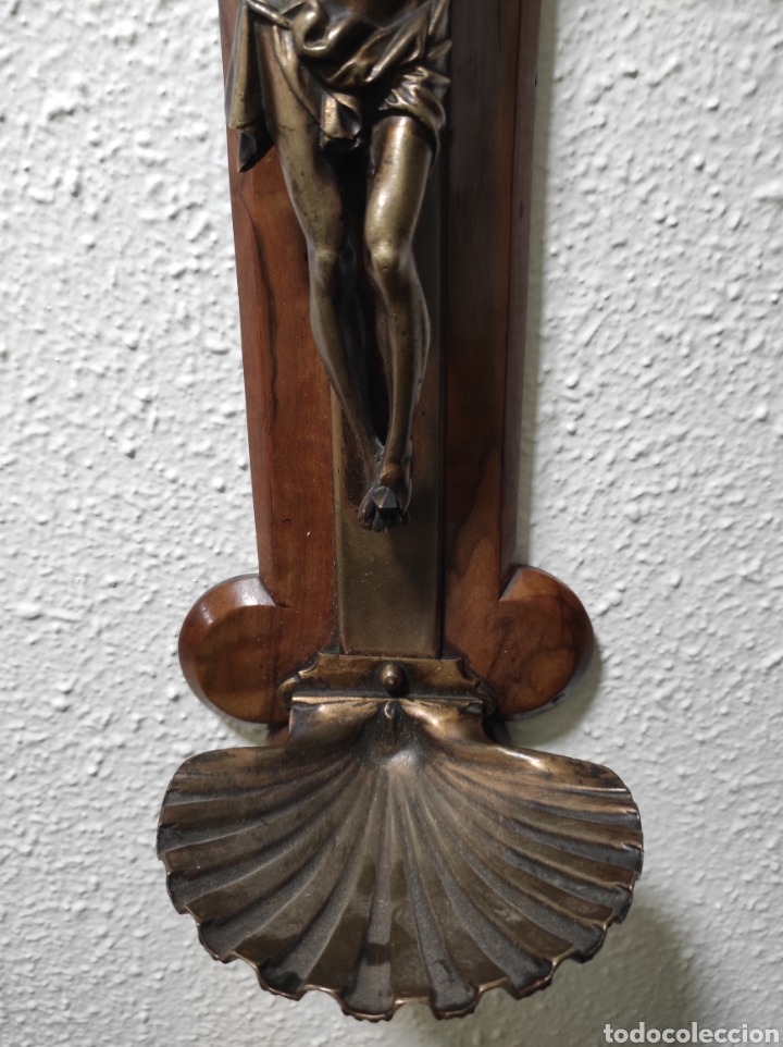 Antig&uuml;edades: Benditera con cruz bronce y madera olivo - Foto 3