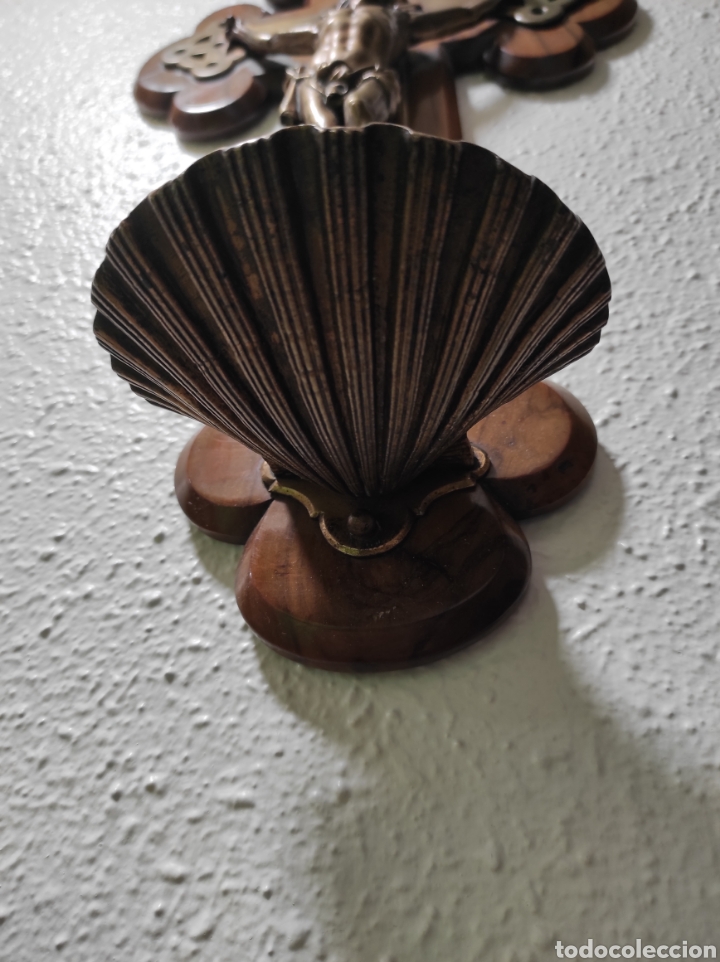 Antig&uuml;edades: Benditera con cruz bronce y madera olivo - Foto 4
