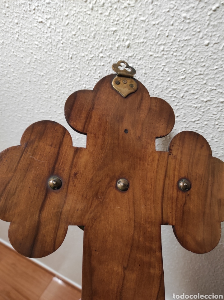 Antig&uuml;edades: Benditera con cruz bronce y madera olivo - Foto 7