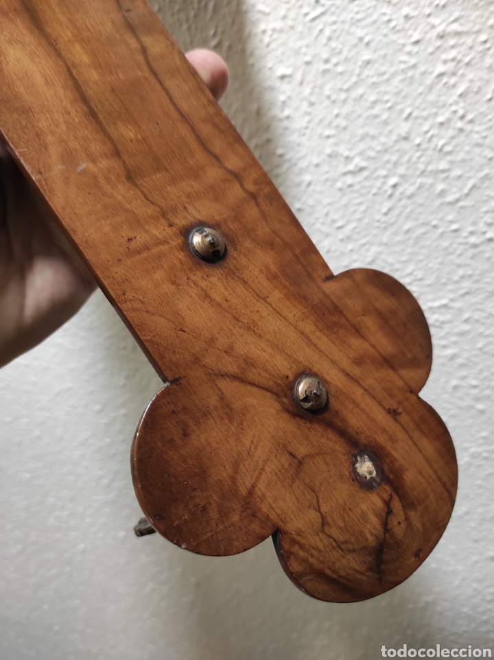 Antig&uuml;edades: Benditera con cruz bronce y madera olivo - Foto 8