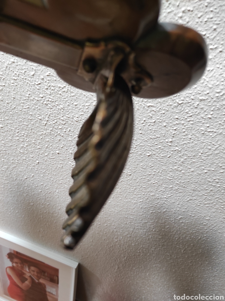 Antig&uuml;edades: Benditera con cruz bronce y madera olivo - Foto 9