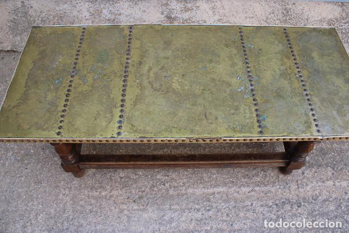 Antig&uuml;edades: mesa baja con tablero de lat&oacute;n - Foto 7