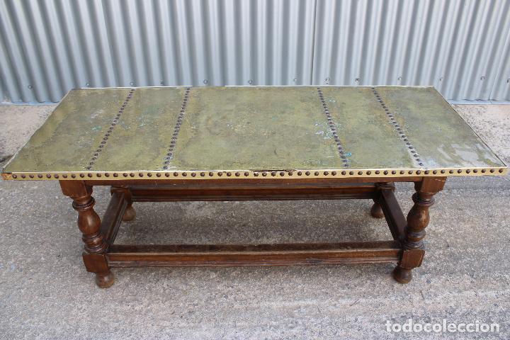 Antig&uuml;edades: mesa baja con tablero de lat&oacute;n - Foto 1