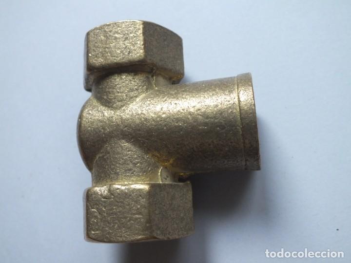 Antig&uuml;edades: PIEZA DE TUBER&Iacute;A EN BRONCE CON FORMA DE T CON ROSCA - Foto 2
