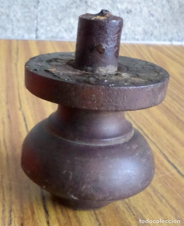 Antig&uuml;edades: Pata mueble de madera - Foto 1