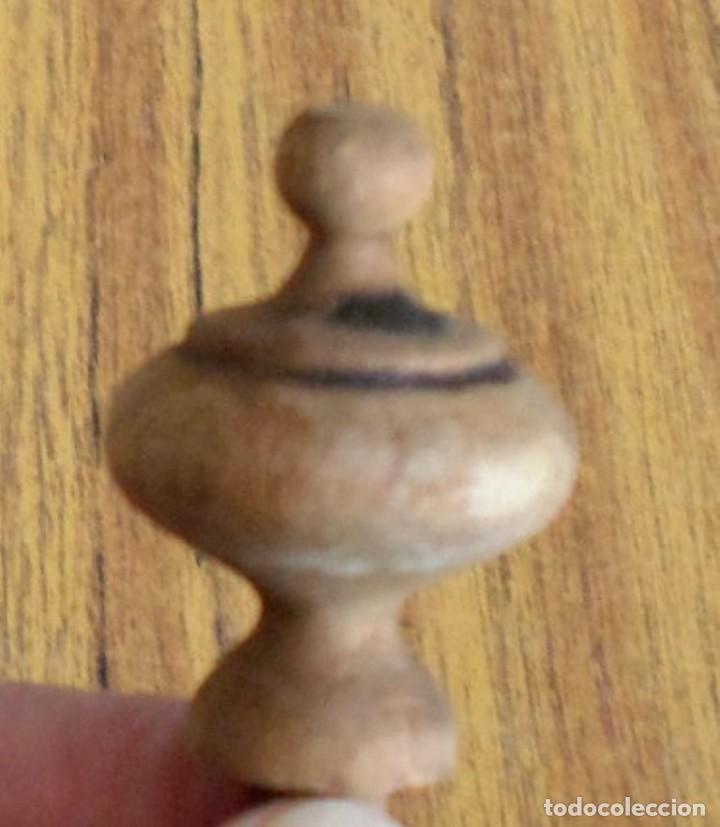 Antig&uuml;edades: 3 bolinches o bolas de remate de madera - Foto 3