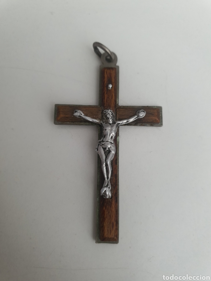 Antig&uuml;edades: crucifijo de madera y metal . - Foto 1