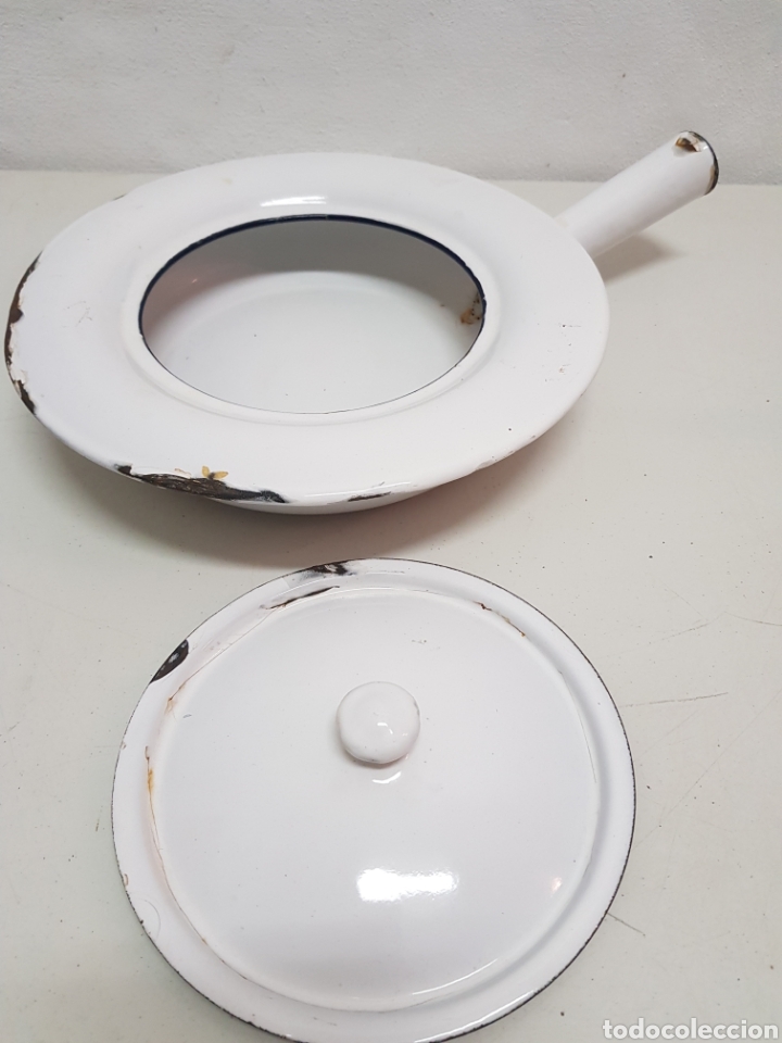 Antig&uuml;edades: Orinal de metal esmaltado con tapa - Foto 3