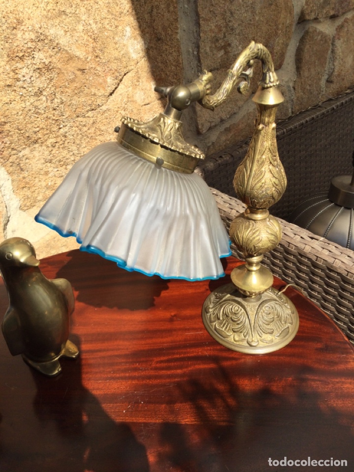 Antig&uuml;edades: Antigua l&aacute;mpara mesa bronce - Foto 1