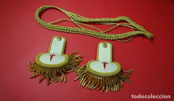 Antig&uuml;edades: Hombreras y Cord&oacute;n - Foto 1