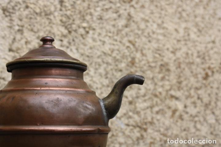 Antig&uuml;edades: G Tetera de cobre y laton con infernillo. - Foto 2