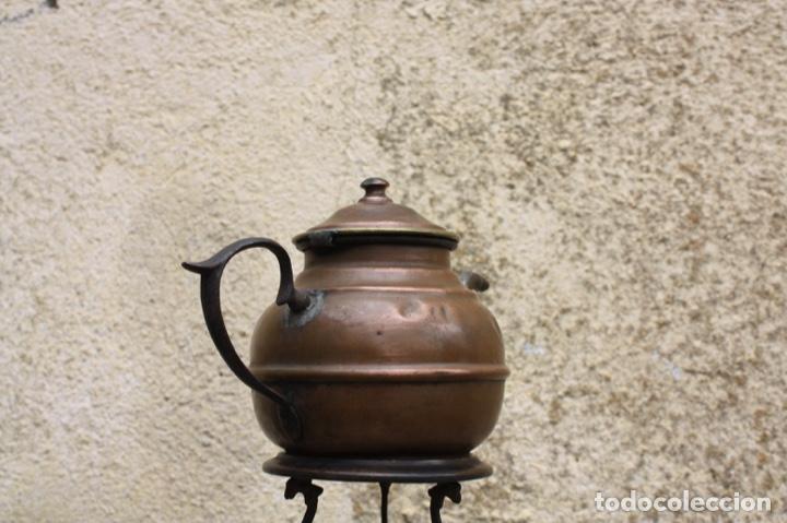 Antig&uuml;edades: G Tetera de cobre y laton con infernillo. - Foto 5