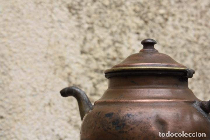 Antig&uuml;edades: G Tetera de cobre y laton con infernillo. - Foto 7