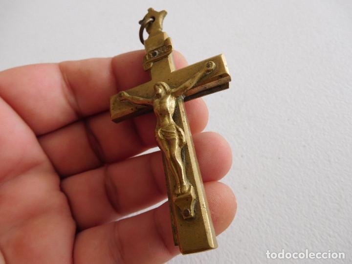 Antig&uuml;edades: Crucifijo de bronce antiguo - Foto 3