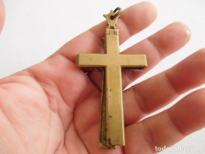 Antig&uuml;edades: Crucifijo de bronce antiguo - Foto 4