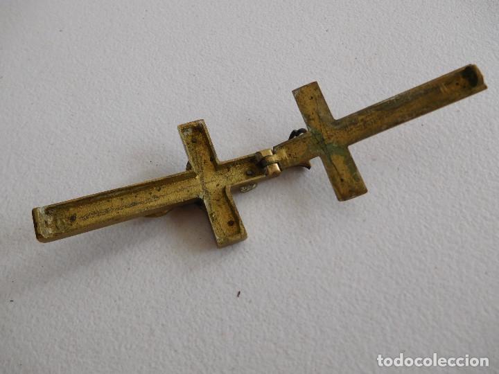 Antig&uuml;edades: Crucifijo de bronce antiguo - Foto 5