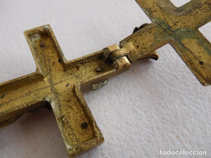 Antig&uuml;edades: Crucifijo de bronce antiguo - Foto 6