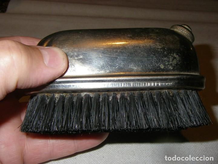 Antiques: Viejo cepillo con dep&oacute;sito de la marca Mutax, fabricado en inglaterra, 12 x 8 x 6 cm.