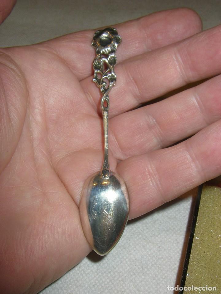 Antig&uuml;edades: Cucharilla de plata de ley. - Foto 3