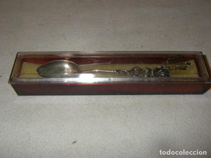 Antig&uuml;edades: Cucharilla de plata de ley. - Foto 4