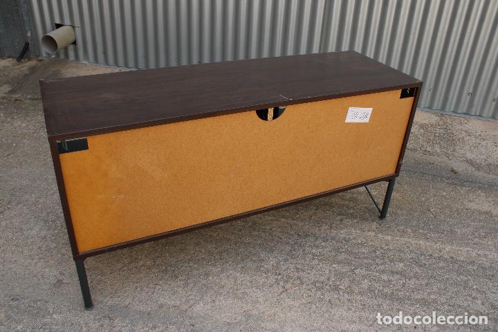 Antig&uuml;edades: mueble bajo - Foto 2