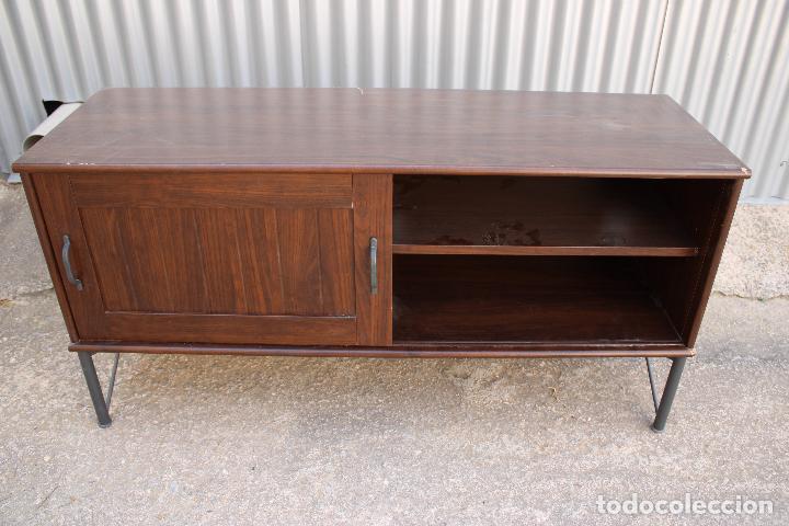 Antig&uuml;edades: mueble bajo - Foto 3