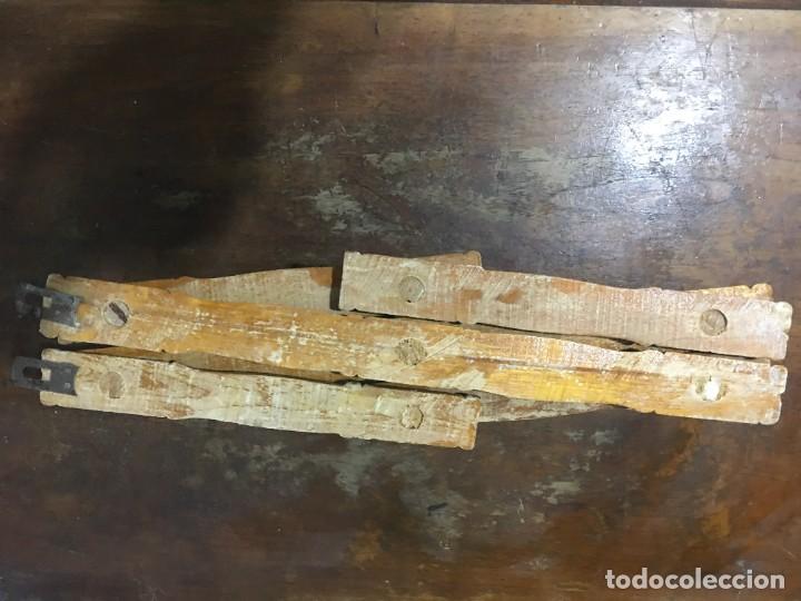Antig&uuml;edades: PERCHERO DE MADERA EXTENSIBLE - Foto 2