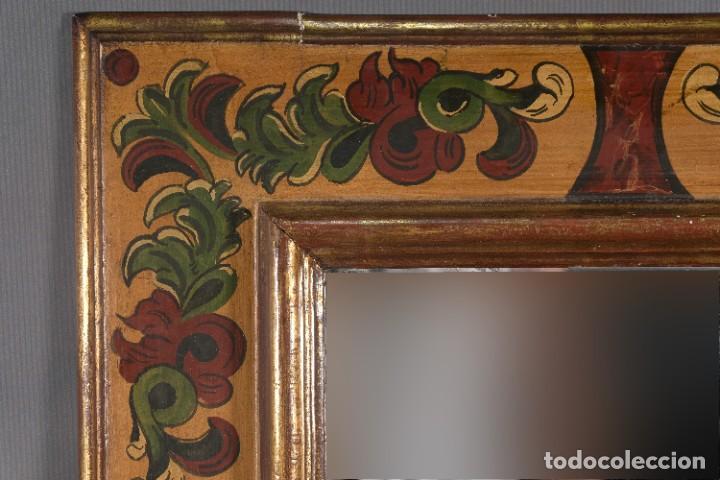 Antig&uuml;edades: Marco en madera pintada - Foto 2