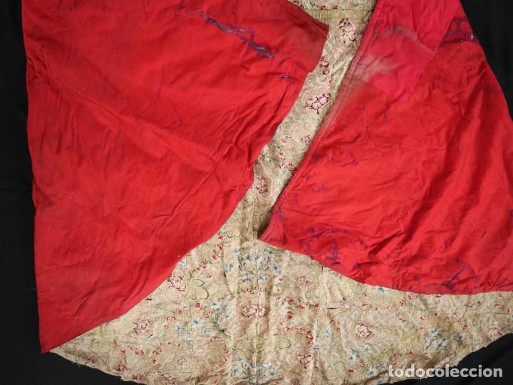 Antigüedades: Capa pluvial confeccionada en seda espolinada y brocada. España, siglo XVIII. - Foto 45 - 288574503
