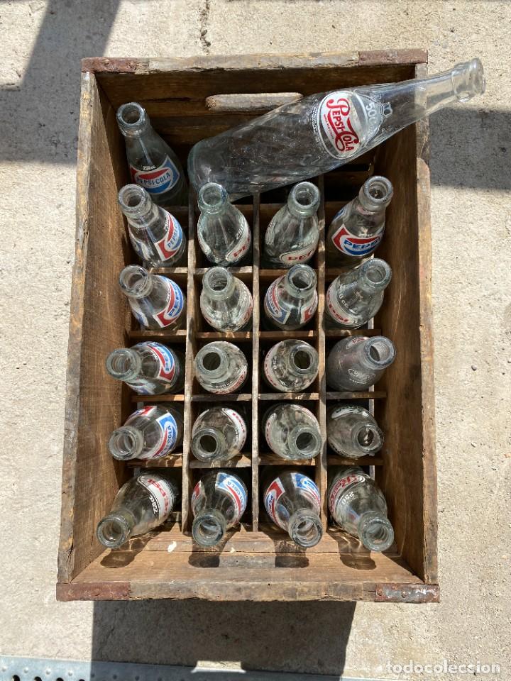 Antig&uuml;edades: Caja PEPSI con 24 botellines - Foto 1