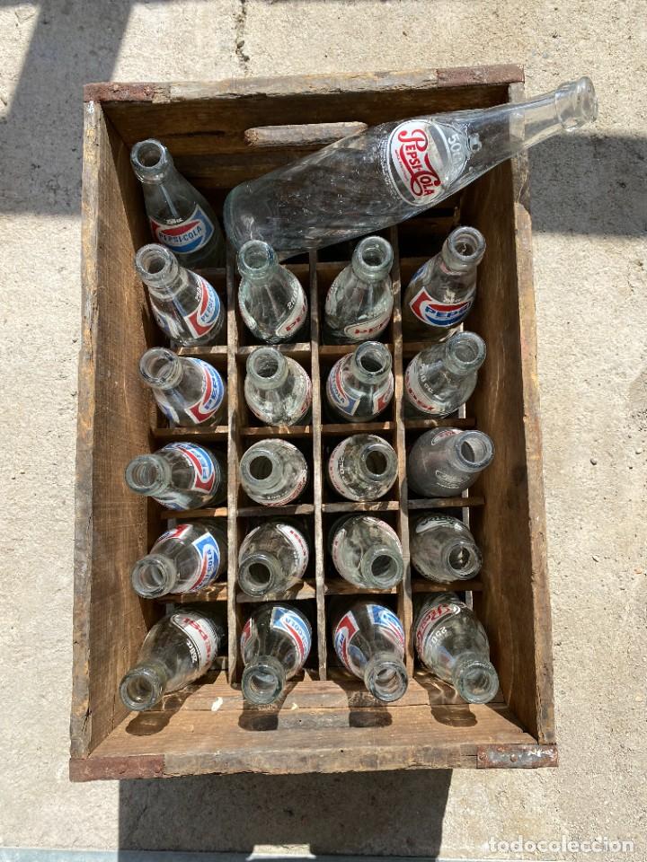 Antig&uuml;edades: Caja PEPSI con 24 botellines - Foto 2