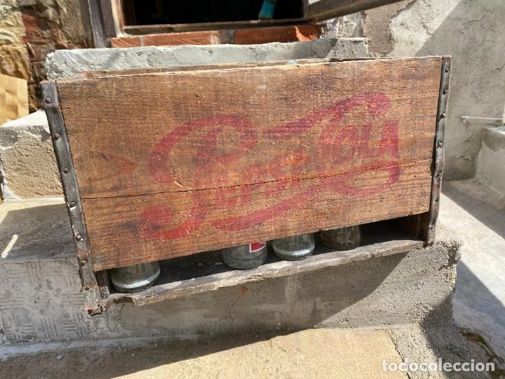 Antig&uuml;edades: Caja PEPSI con 24 botellines - Foto 5