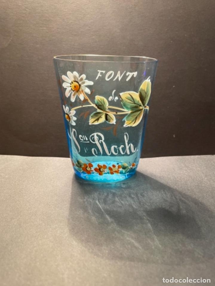 Oggetti Antichi: OLOT - ANTIGUO BASO DE PETACA , BALNEARIO - FONT DE SAN ROCH RECORT D'OLOT CRISTAL AZUL DECORADO