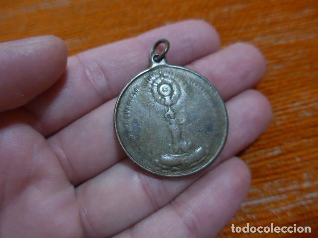 Antig&uuml;edades: Antigua medalla religiosa a identificar - Foto 3