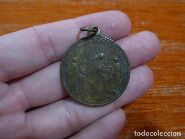 Antig&uuml;edades: Antigua medalla religiosa a identificar - Foto 1