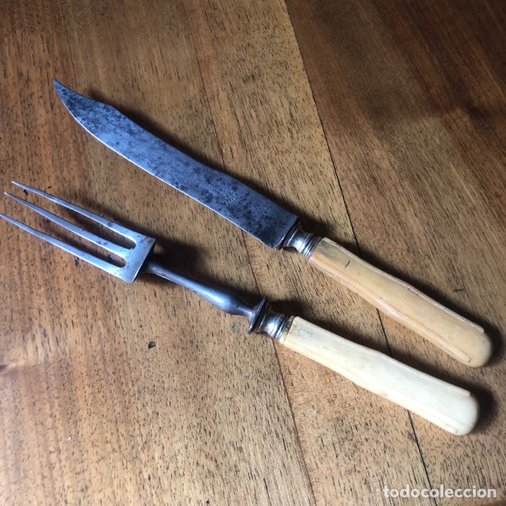 Antig&uuml;edades: Juego de antiguos cuchillo y tenedor de trinchar. S XIX.