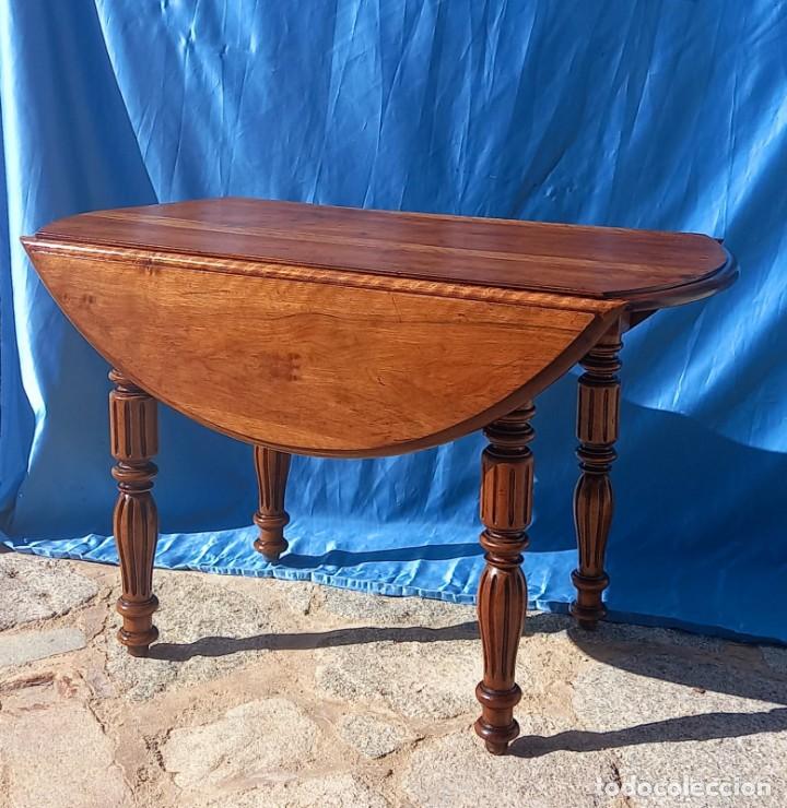 Antiquit&eacute;s: Mesa de alas de nogal