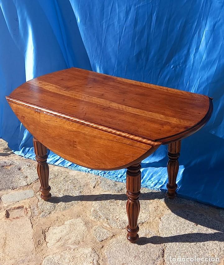 Antig&uuml;edades: Mesa de alas de nogal - Foto 4