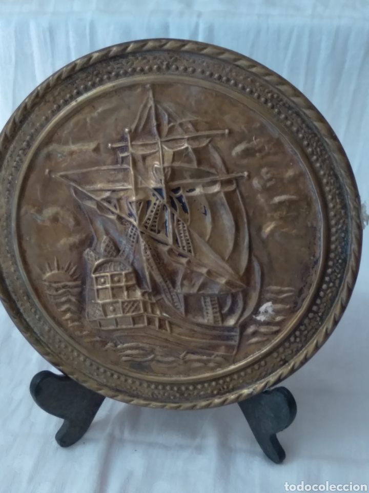 Antiques: Plato de lat&oacute;n con motivo marino