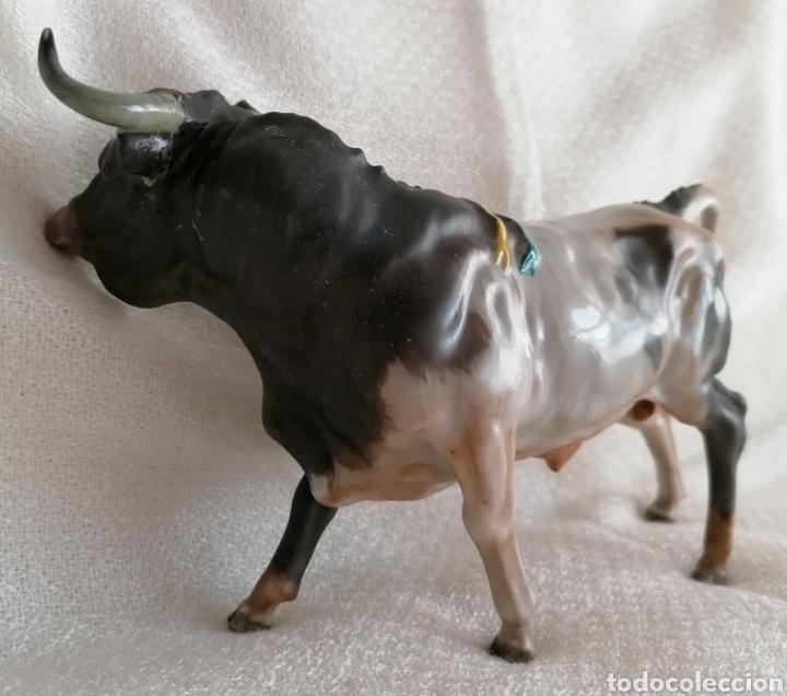 Antig&uuml;edades: Toro Porcelana Martino.