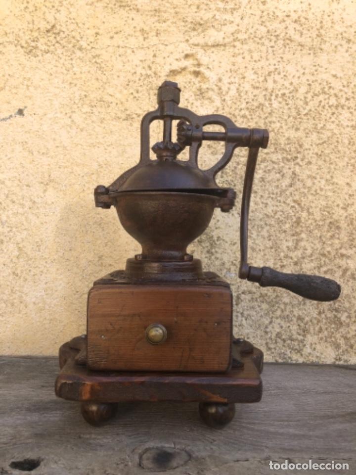 Antiquit&eacute;s: W Antiguo molinillo de caf&eacute; Peugeot. Reci&eacute;n restaurado, est&aacute; precioso.