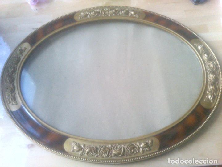 Antiguidades: MARCO OVALADO ANTIGUO DE MADERA Y ESTUCO DORADO.
