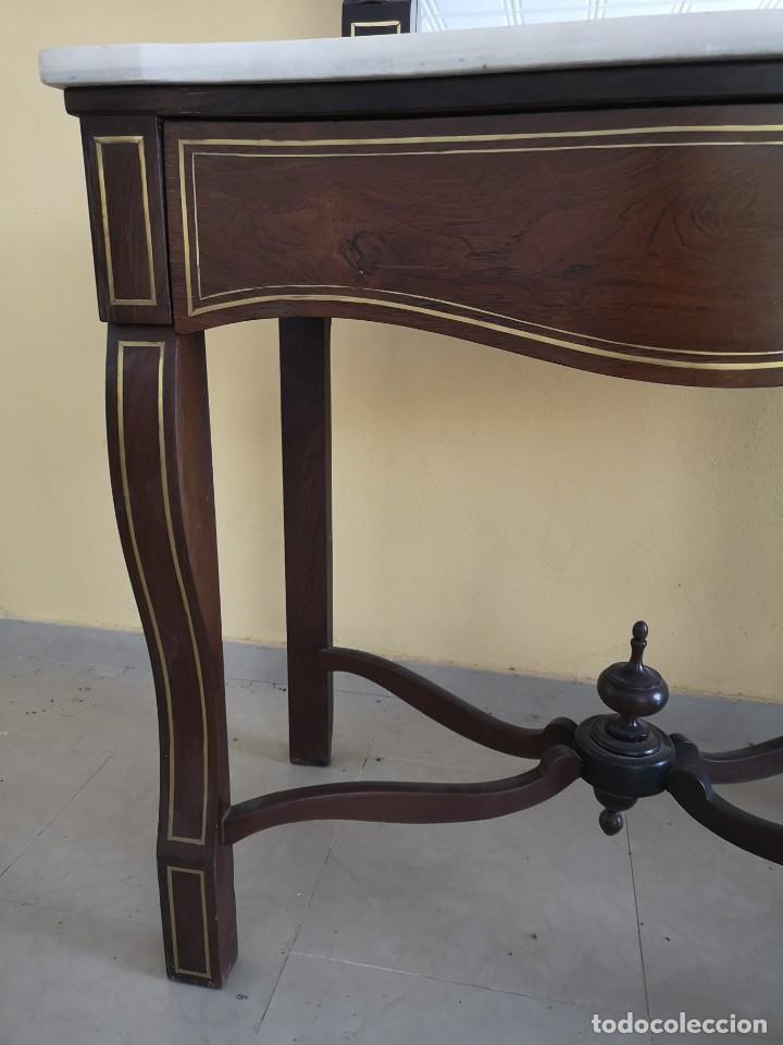 Antig&uuml;edades: Consola con incrustaci&oacute;n dorada y espejo - Foto 3