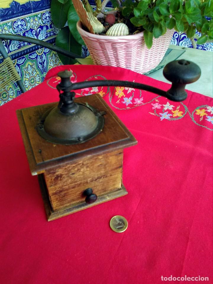 Antig&uuml;edades: Molinillo antiguo de caf&eacute;