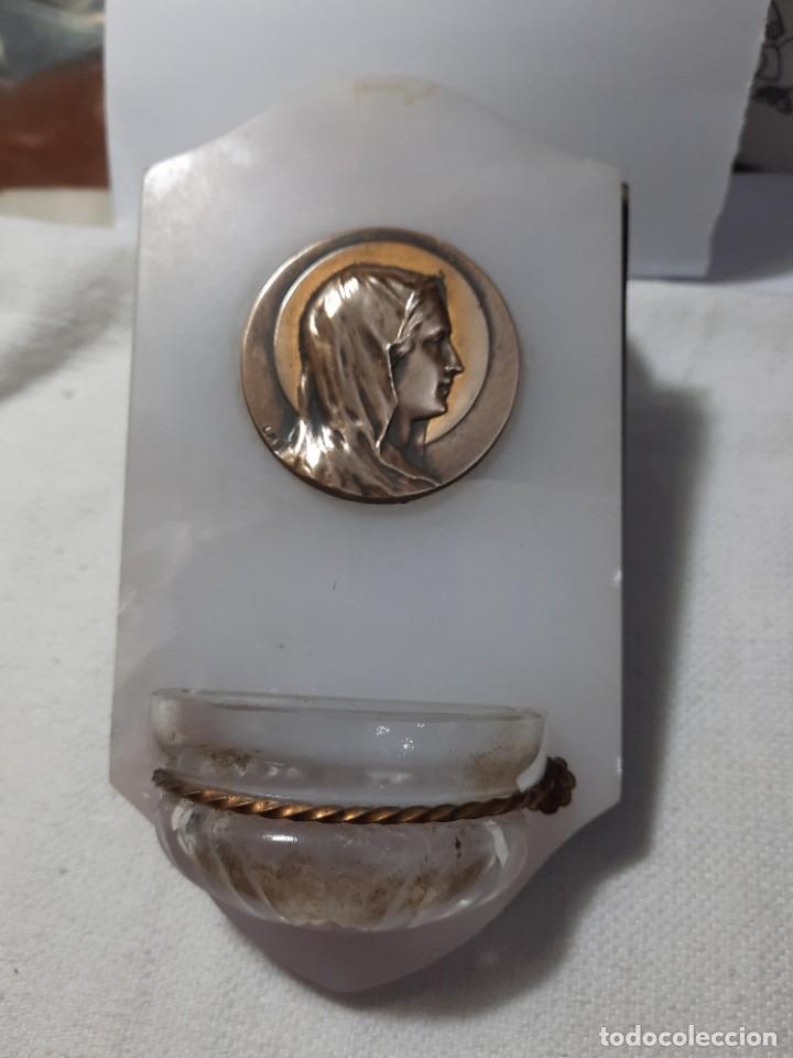 Antig&uuml;edades: Antigua benditera de alabastro y bronce - Foto 1
