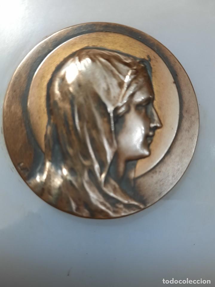 Antig&uuml;edades: Antigua benditera de alabastro y bronce - Foto 2